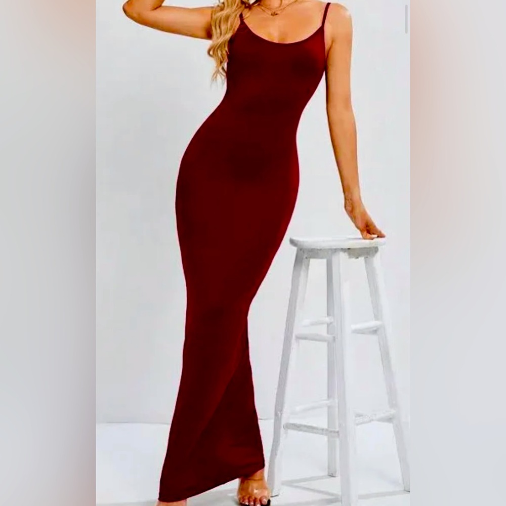 Elegant Burgundy Maxi Dress